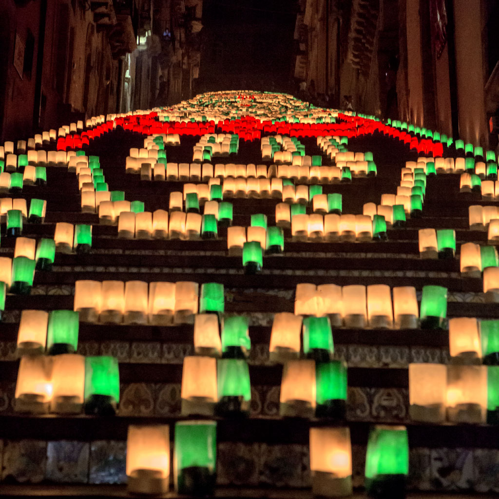 Luminaja-La-Scala-illuminata-Caltagirone
